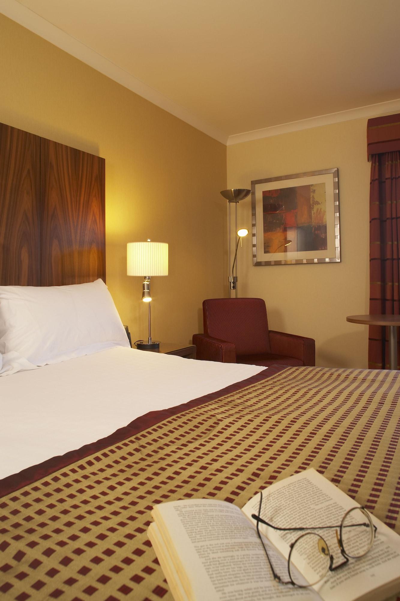 Delta Hotels By Marriott Milton Keynes Exterior foto