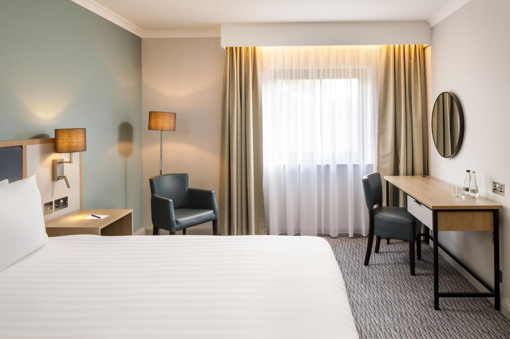 Delta Hotels By Marriott Milton Keynes Exterior foto