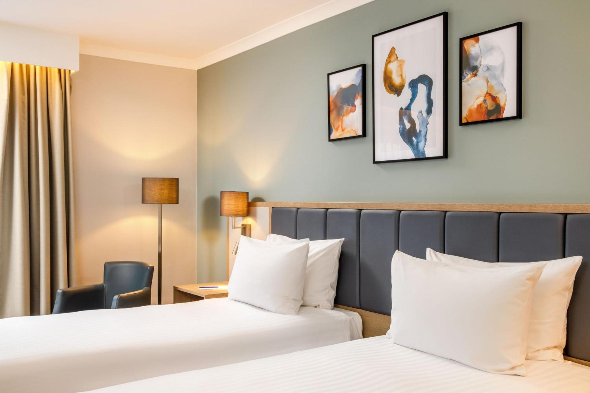 Delta Hotels By Marriott Milton Keynes Exterior foto