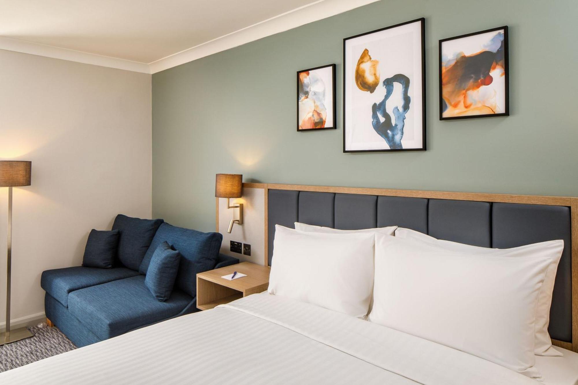 Delta Hotels By Marriott Milton Keynes Exterior foto