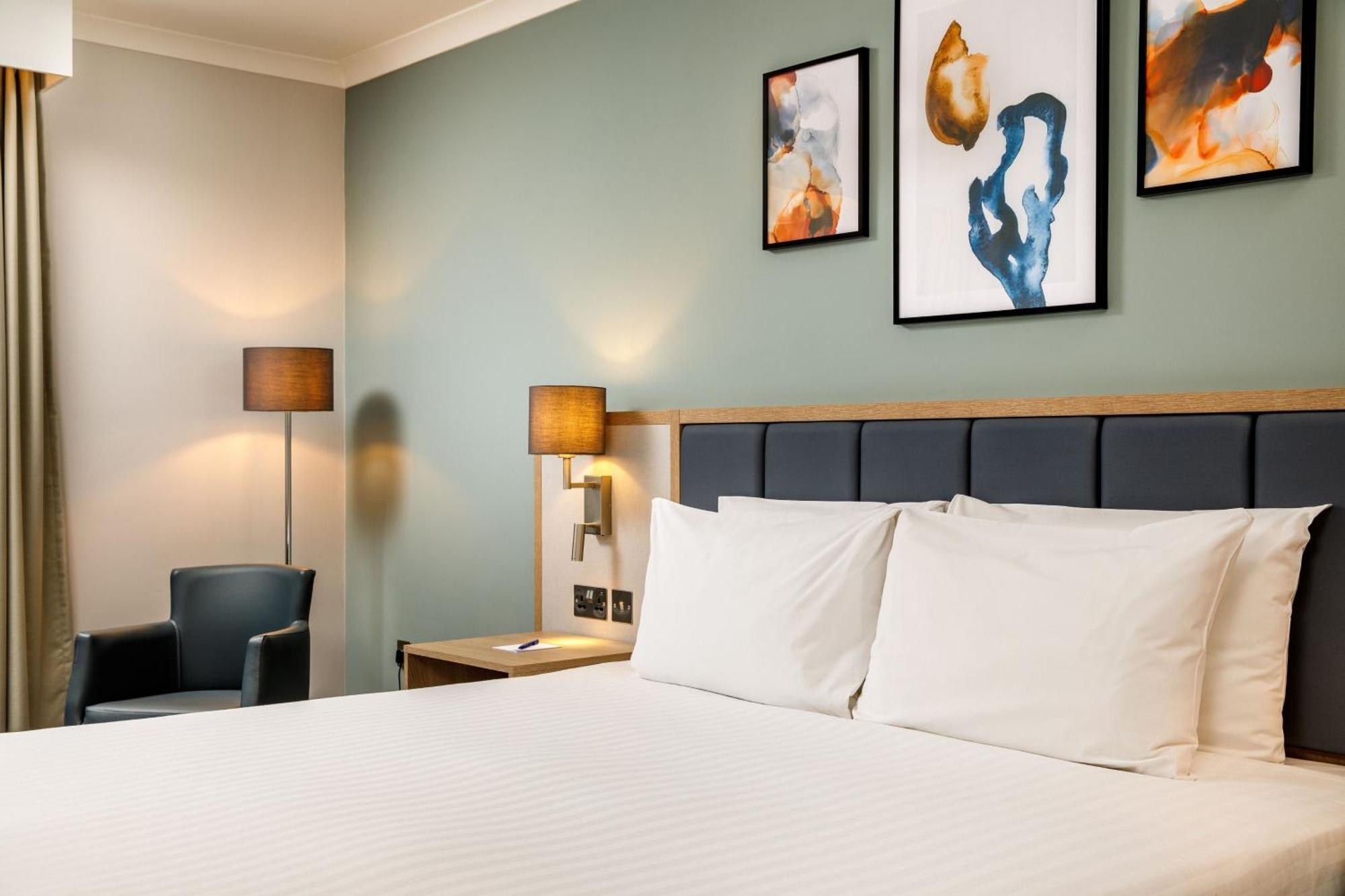 Delta Hotels By Marriott Milton Keynes Exterior foto