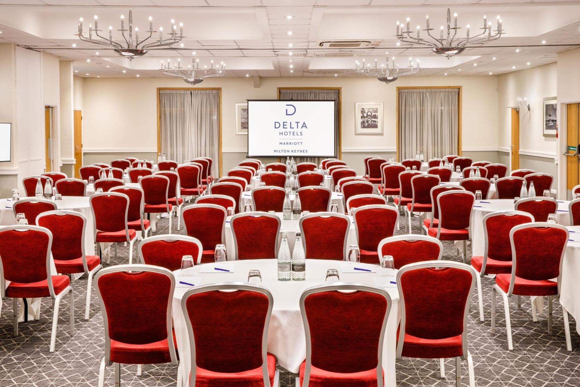 Delta Hotels By Marriott Milton Keynes Exterior foto