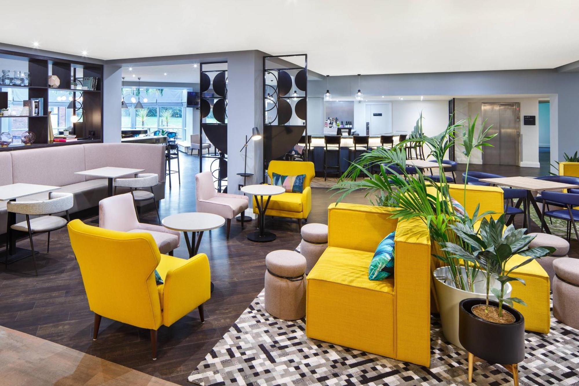 Delta Hotels By Marriott Milton Keynes Exterior foto
