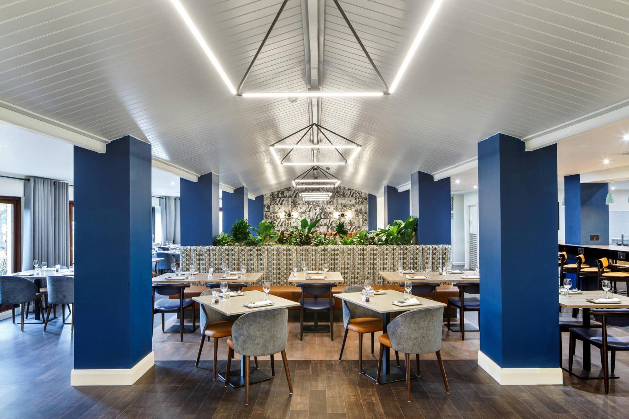 Delta Hotels By Marriott Milton Keynes Exterior foto