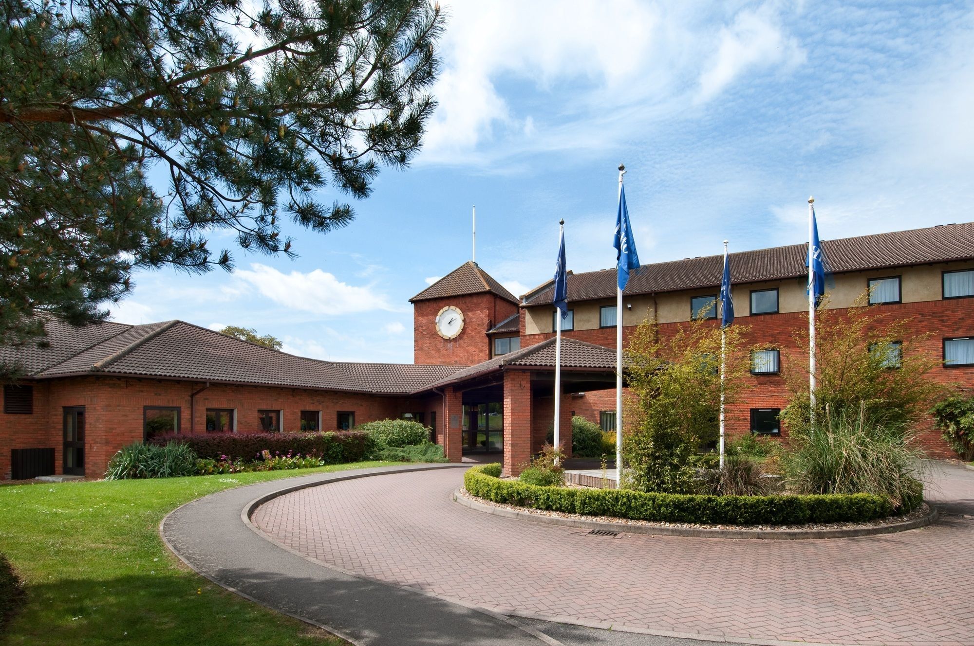 Delta Hotels By Marriott Milton Keynes Exterior foto