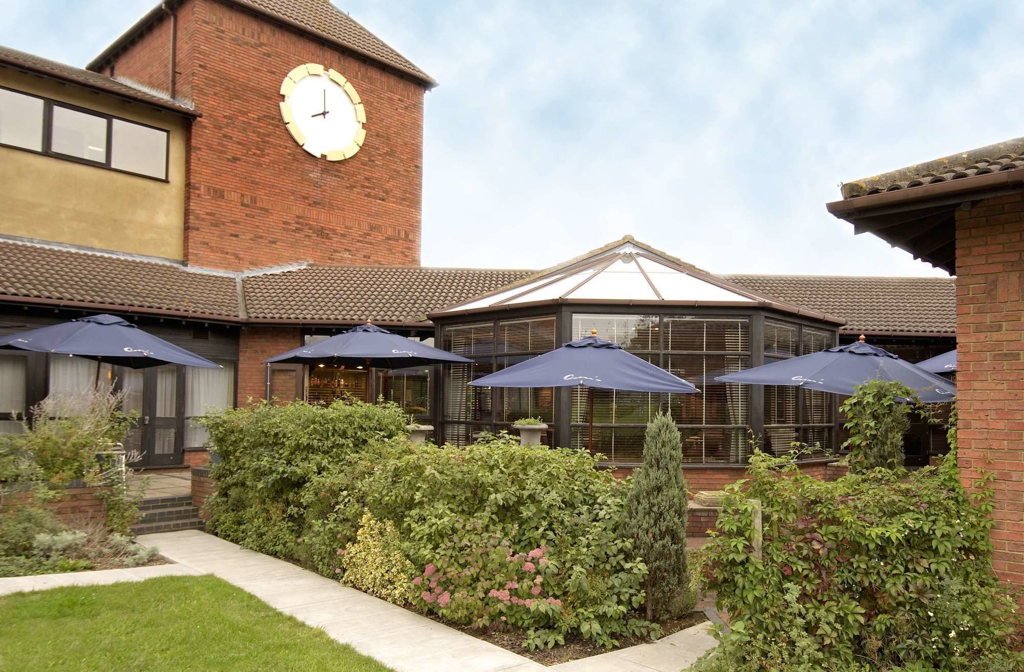 Delta Hotels By Marriott Milton Keynes Exterior foto